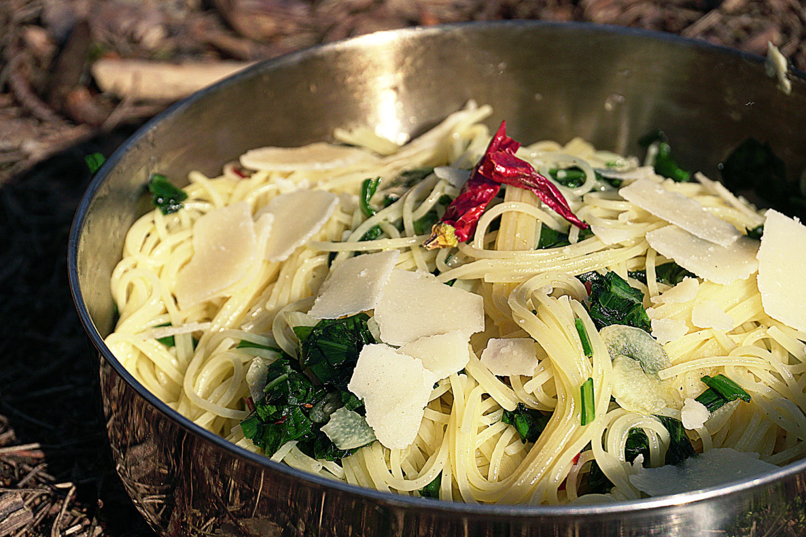 Spaghetti mit frischem B&auml;rlauch outdoor gekocht