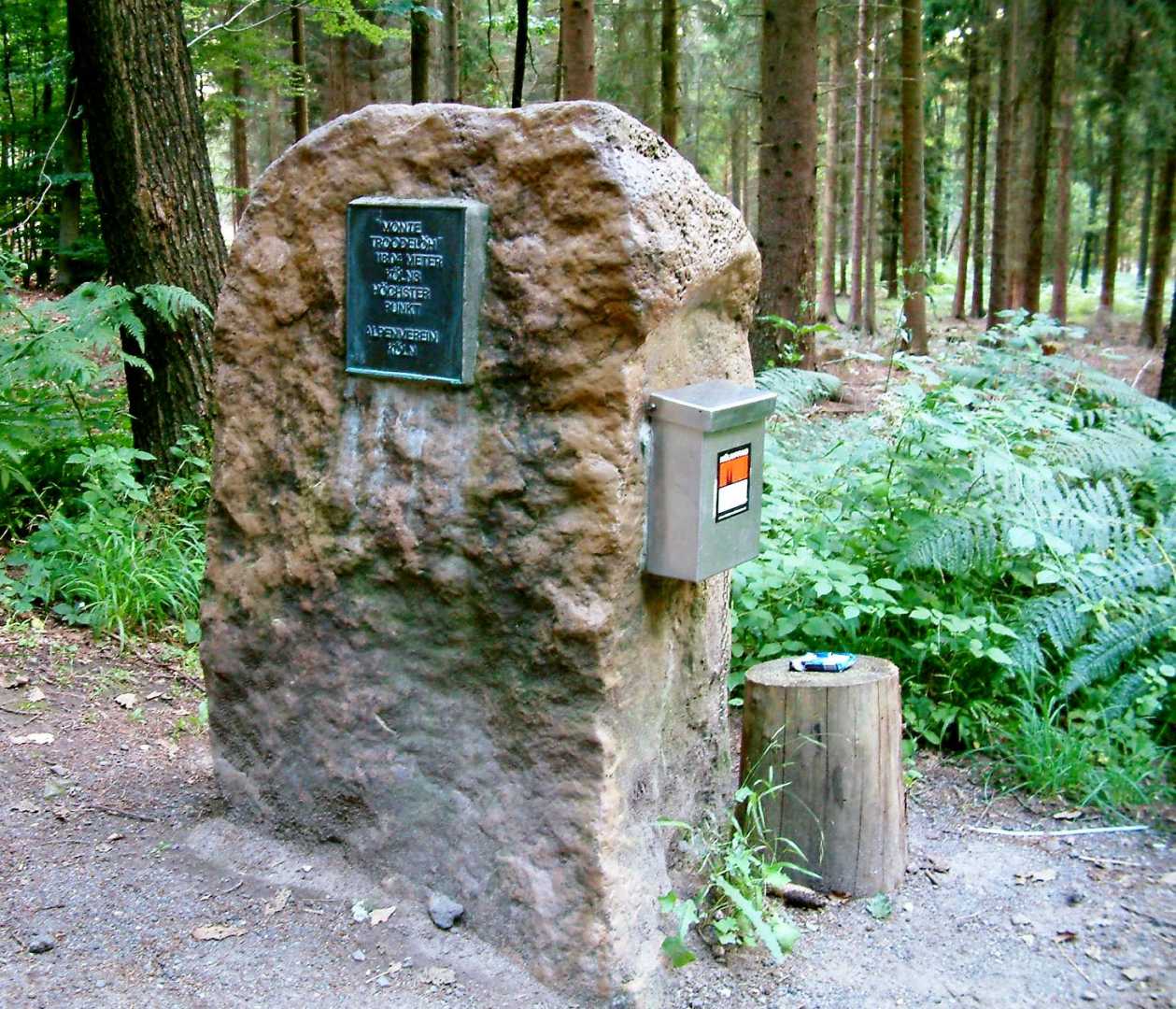 Gipfelmarkierung am Monte Troodel&ouml;h 