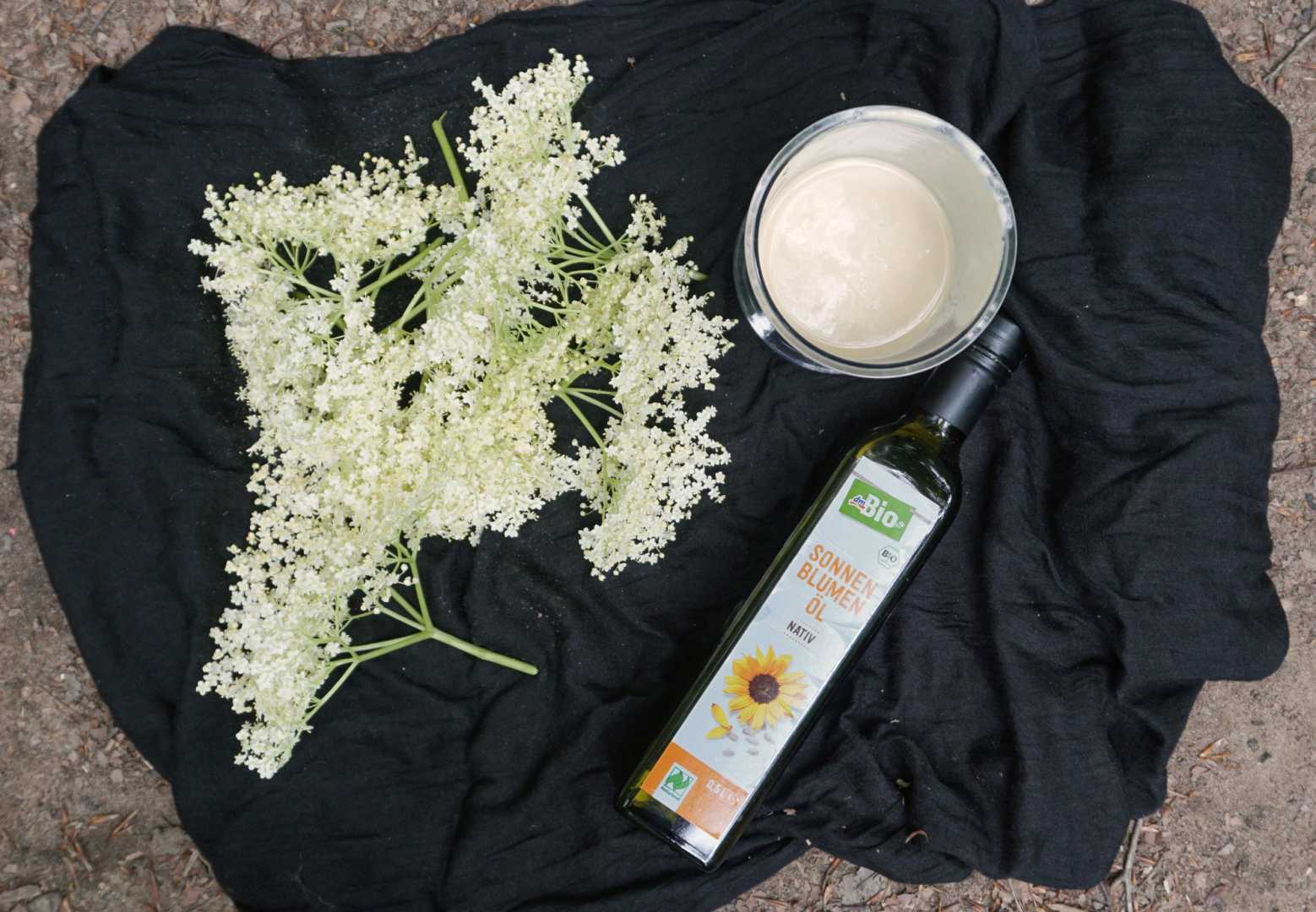 Zutaten für gebackene Holunderblüten