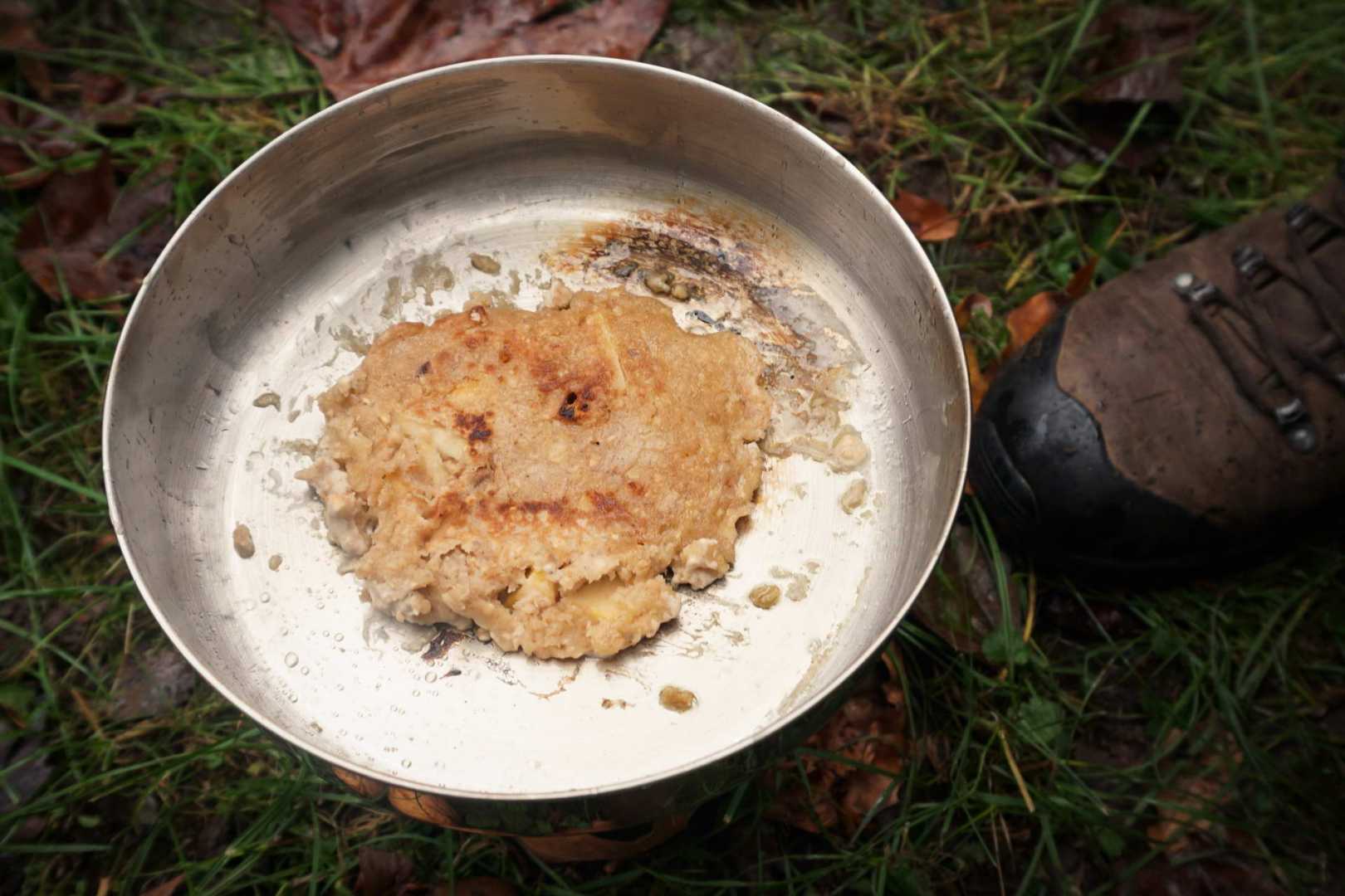 Pfannkuchen in der Pfanne anbraten