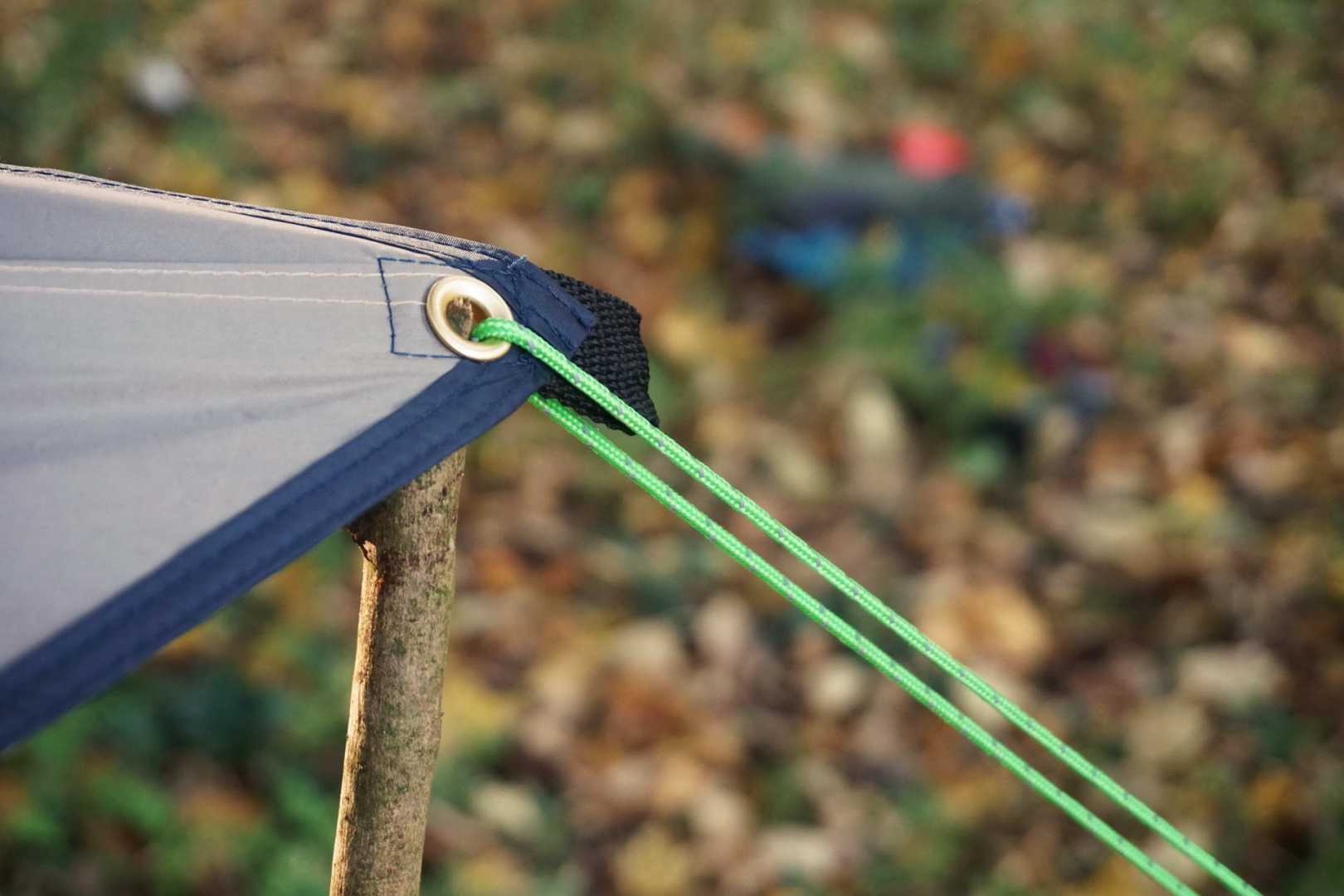 Stock unter Tarp-&Ouml;se und Seil